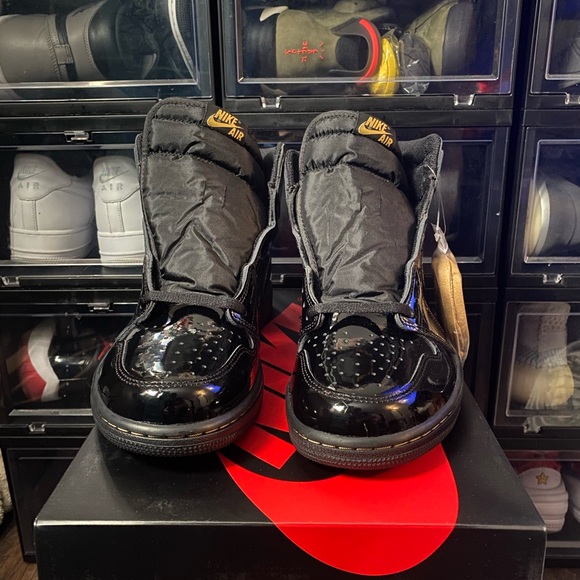 Brand new DS Jordan 1 black metallic gold - Picture 3 of 5